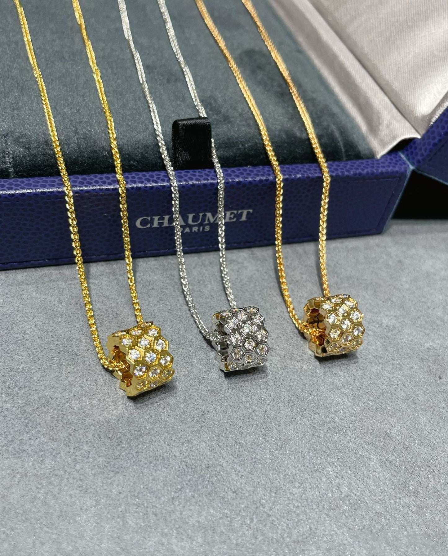 [Clara Jewels]BEE LOVE DIAMOND PAVED 3 ROW NECKLACE