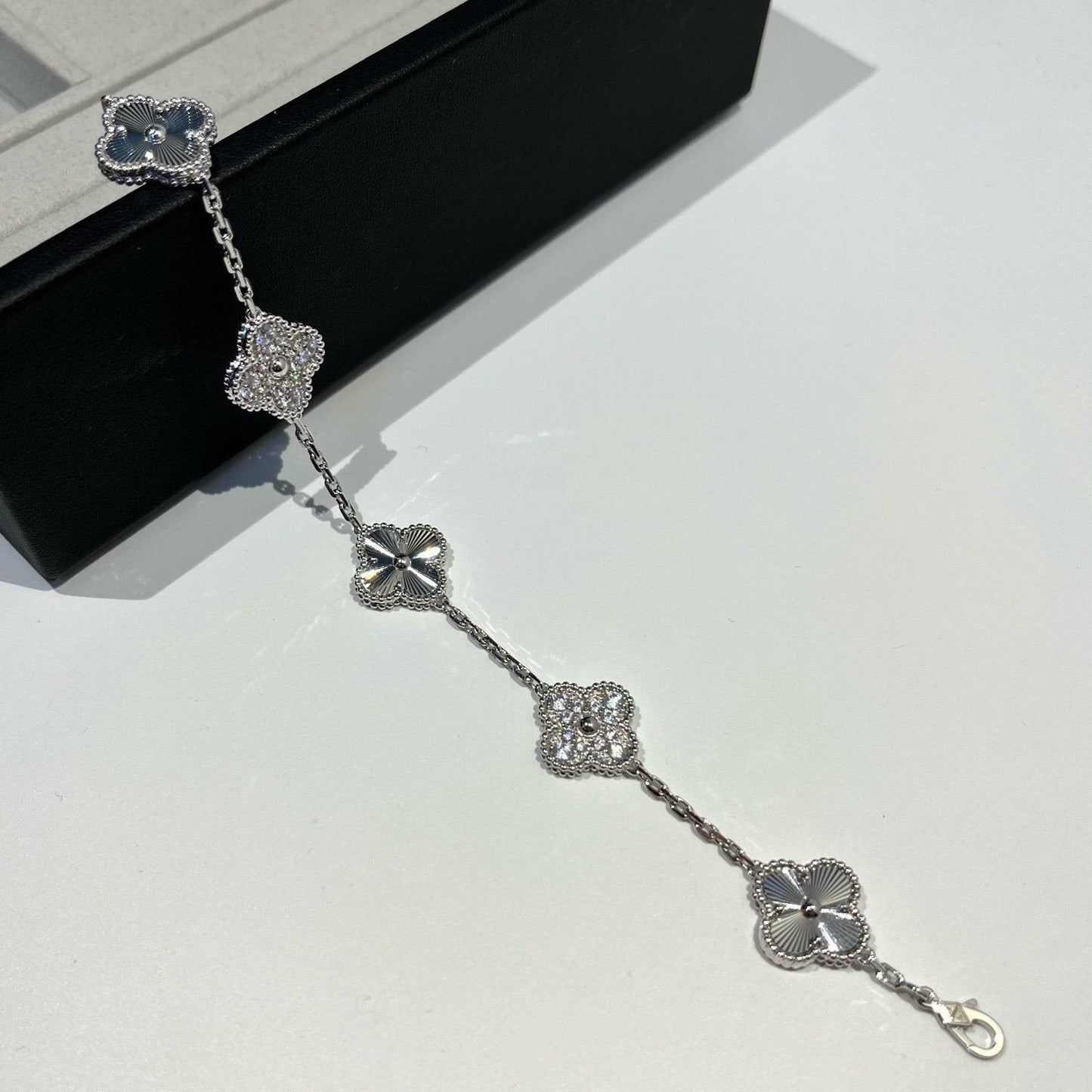 [Clara Jewels] CLOVER 5 MOTIF LASER BRACELET COLLECTION