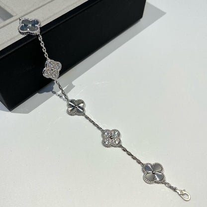 [Clara Jewels] CLOVER 5 MOTIF LASER BRACELET COLLECTION
