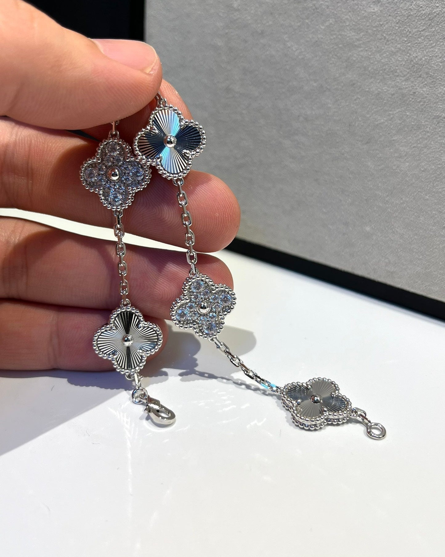 [Clara Jewels] CLOVER 5 MOTIF LASER BRACELET COLLECTION