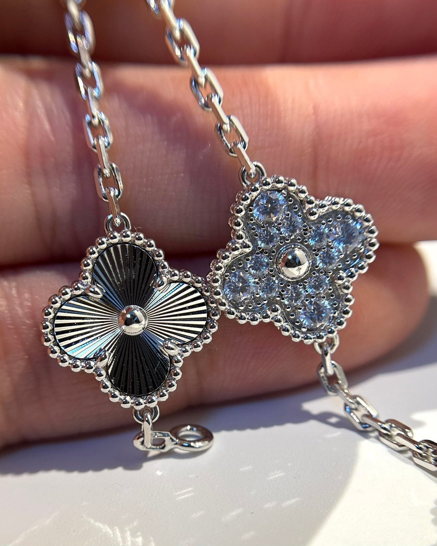 [Clara Jewels] CLOVER 5 MOTIF LASER BRACELET COLLECTION