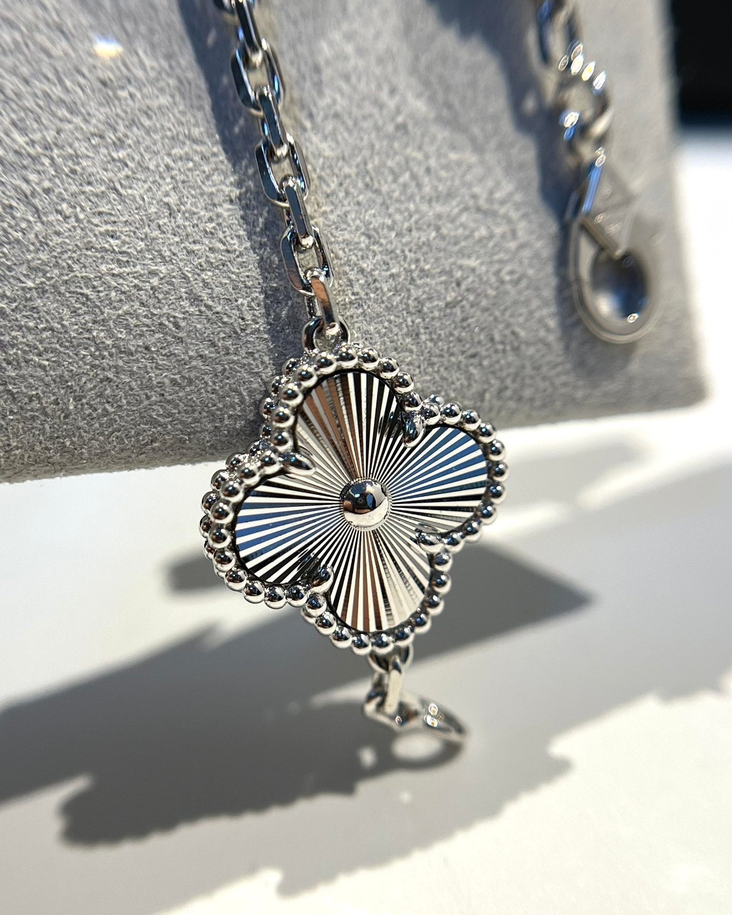 [Clara Jewels] CLOVER 5 MOTIF LASER BRACELET COLLECTION