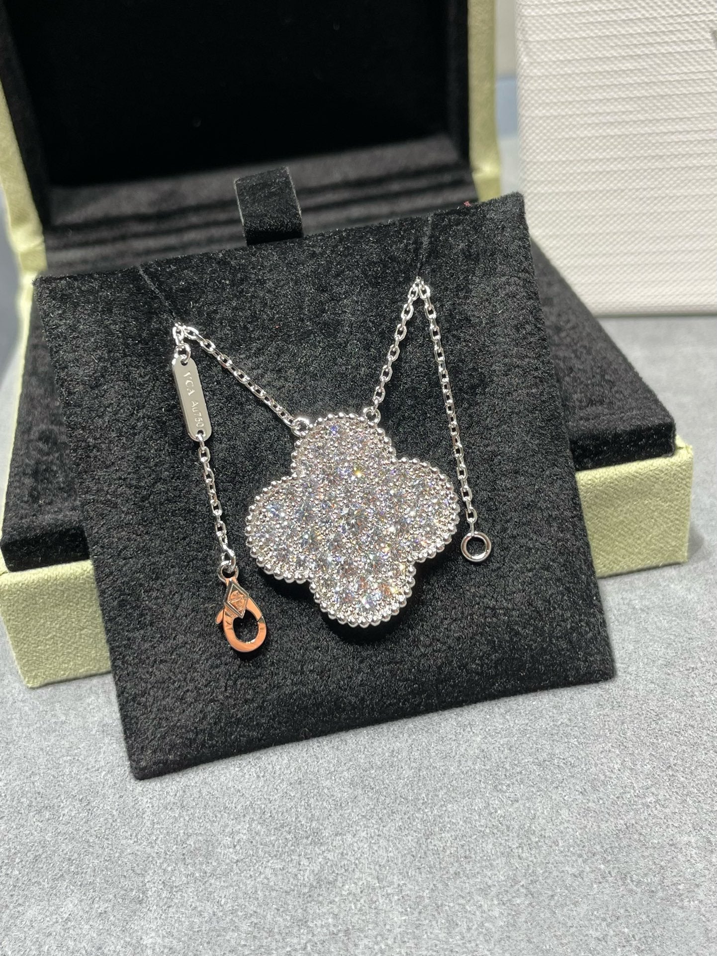 [Clara Jewels]CLOVER 25MM LARGE PENDANT DIAMOND PAVED SILVER NECKLACE