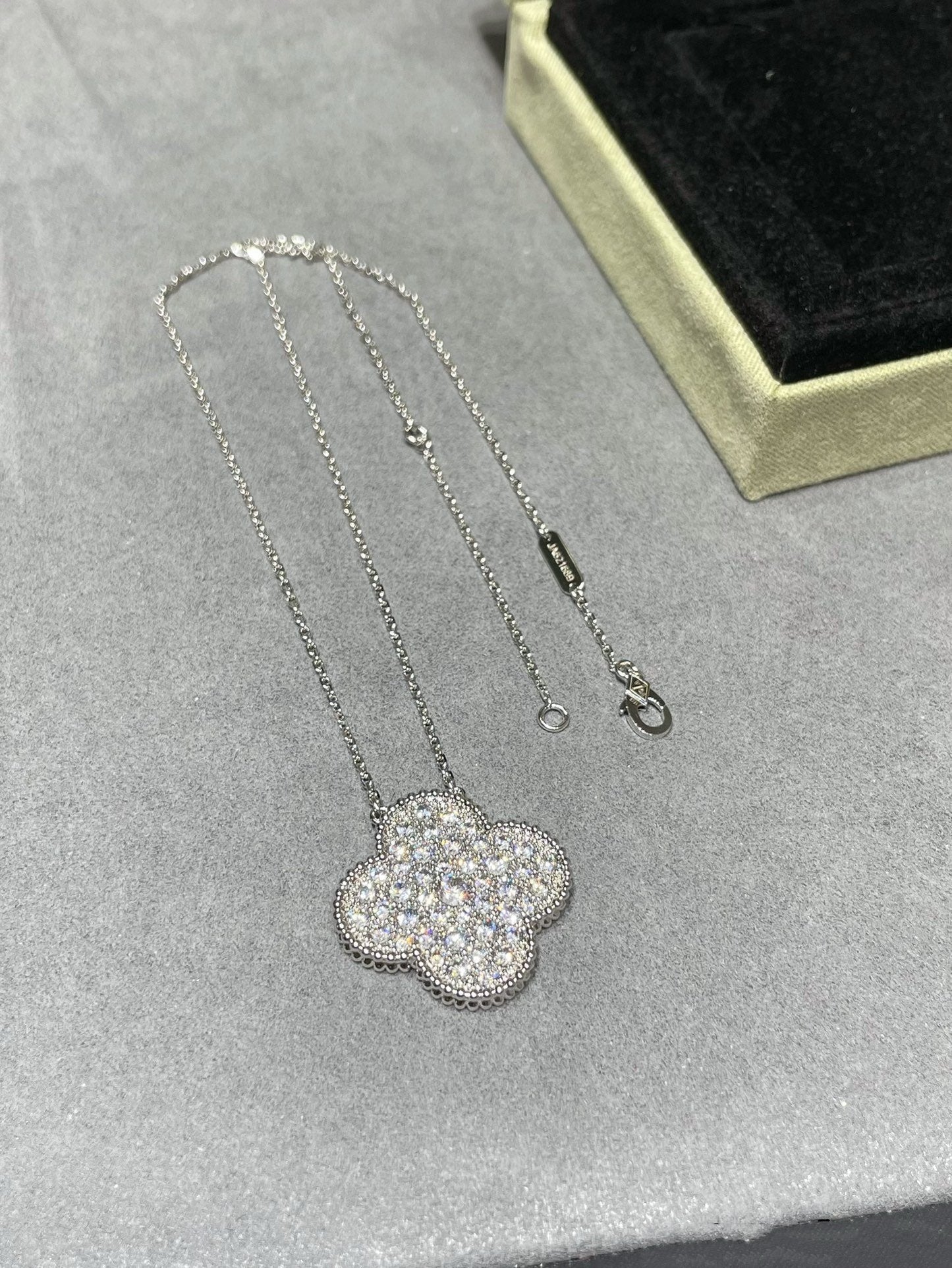 [Clara Jewels]CLOVER 25MM LARGE PENDANT DIAMOND PAVED SILVER NECKLACE