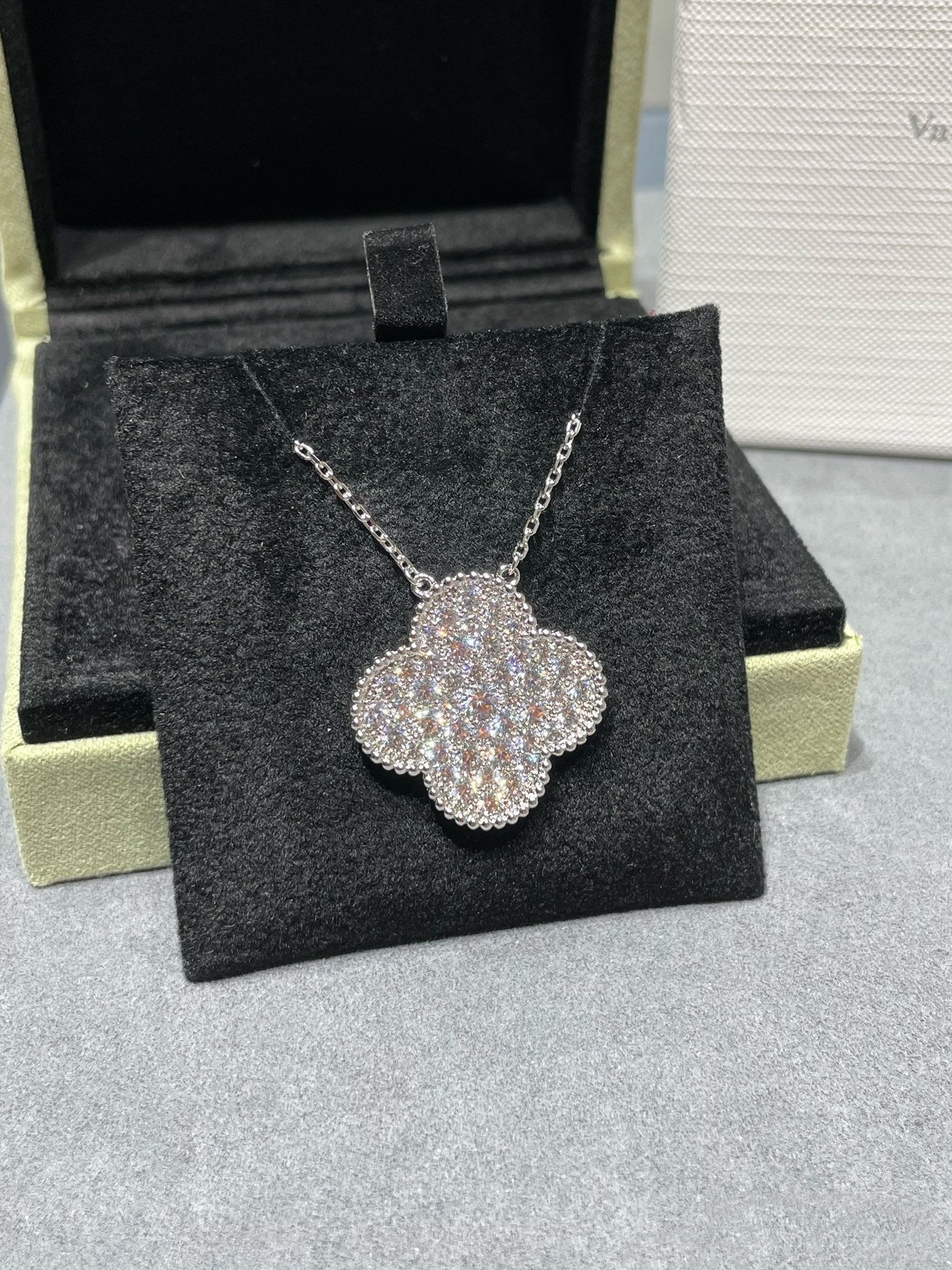 [Clara Jewels]CLOVER 25MM LARGE PENDANT DIAMOND PAVED SILVER NECKLACE