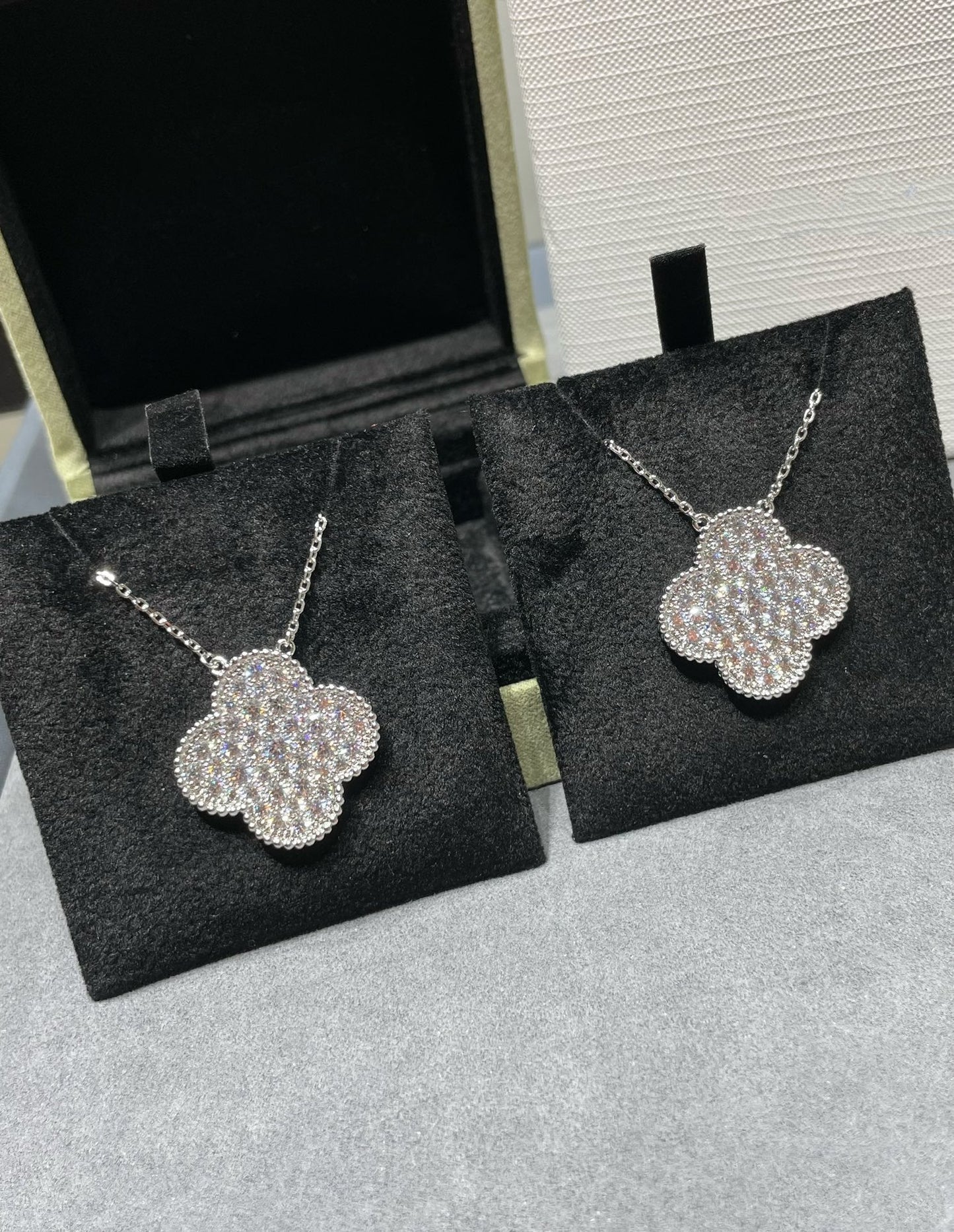 [Clara Jewels]CLOVER 25MM LARGE PENDANT DIAMOND PAVED SILVER NECKLACE