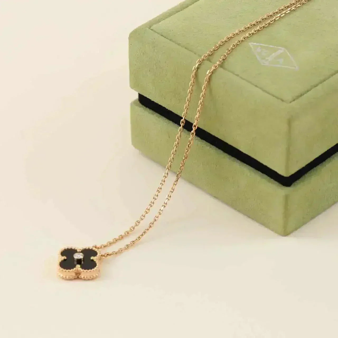 [Clara Jewels]CLOVER 15MM DIAMOND ONYX NECKLACE