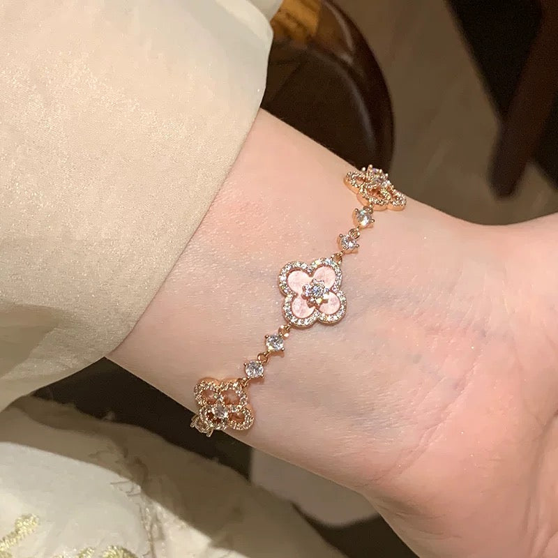 [Clara Jewels]CLOVER 5 MOTIF PINK BLUE RED WHITE BRACELET