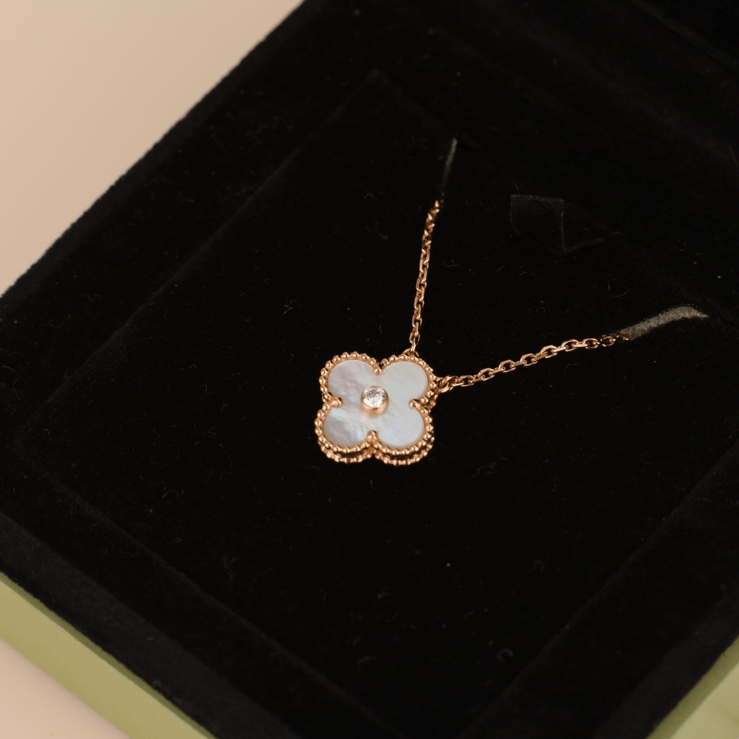 [Clara Jewels]CLOVER 15MM DIAMOND WHITE FRITILLARIA NECKLACE