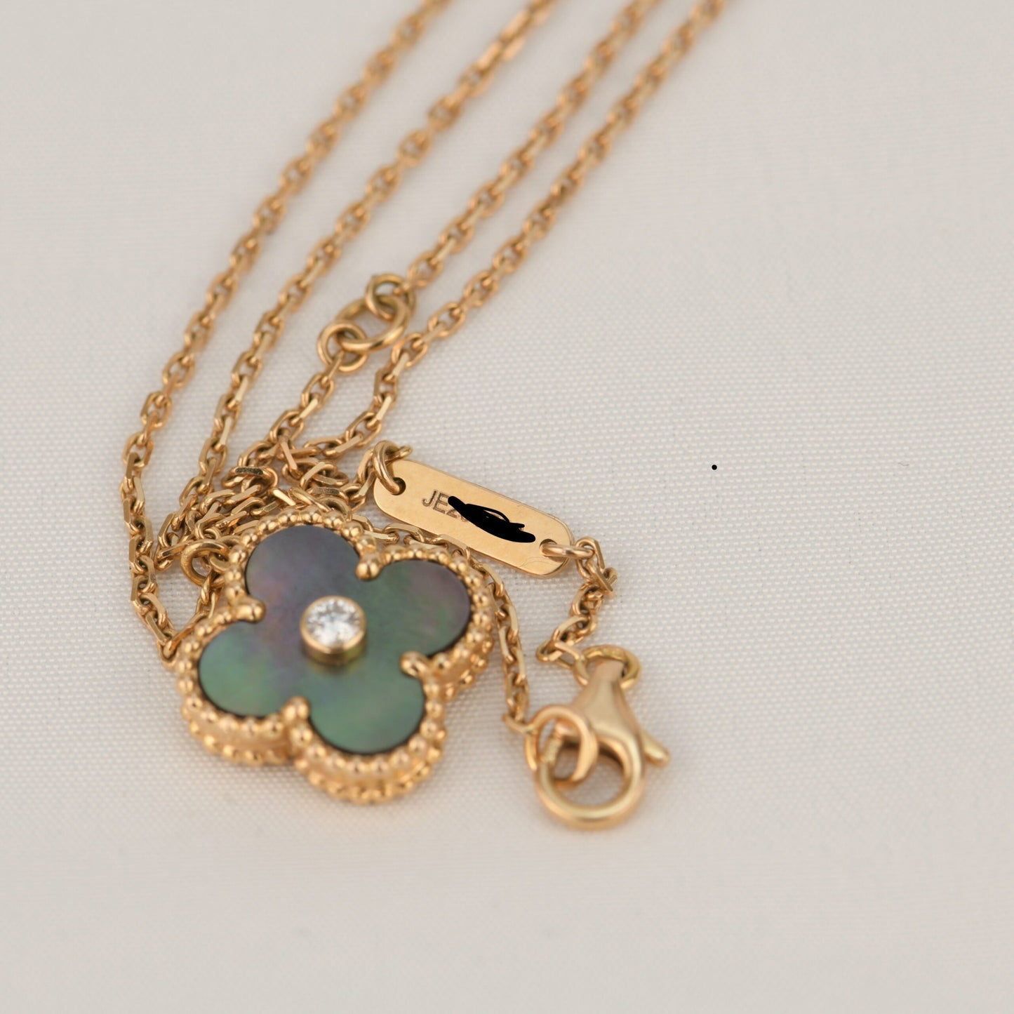 [Clara Jewels]CLOVER 15MM DIAMOND AND MOTHER-OF-GREY NECKLACE
