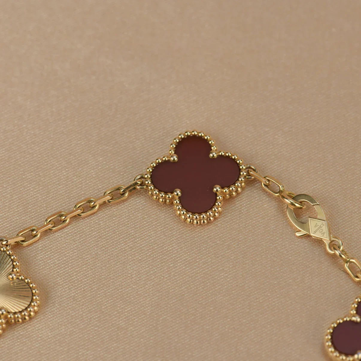 [Clara Jewels] CLOVER 5 MOTIF RED CORNELIAN BRACELET COLLECTION