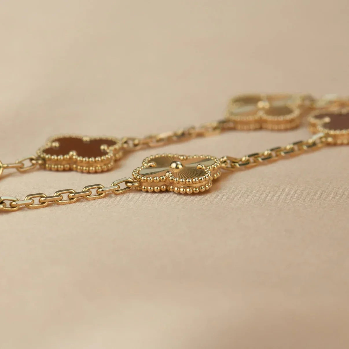 [Clara Jewels] CLOVER 5 MOTIF RED CORNELIAN BRACELET COLLECTION