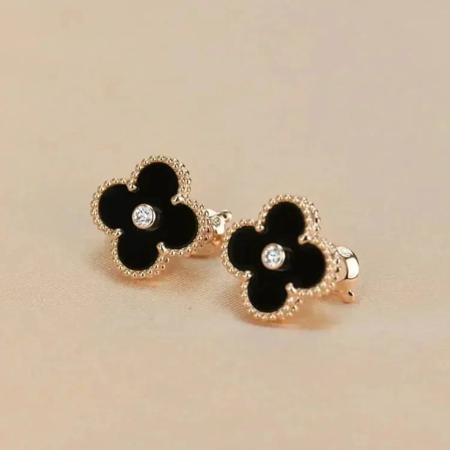 [Clara Jewels]CLOVER MEDIUM 1 MOTIFS ONYX DIAMOND EARRINGS