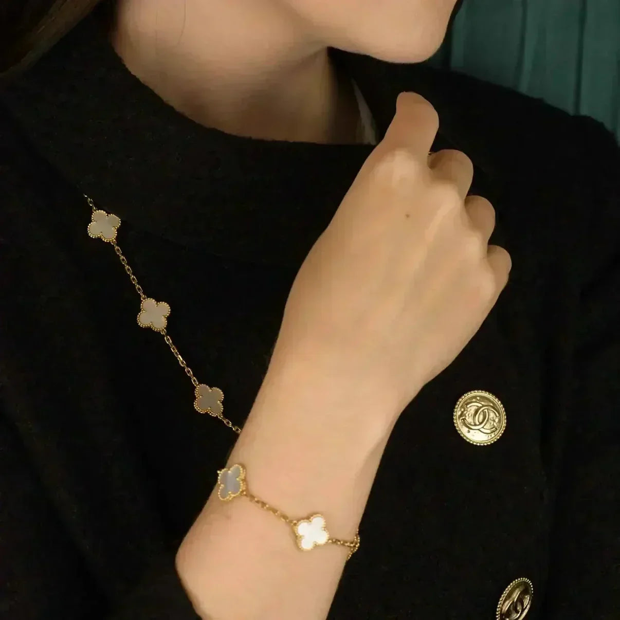 [Clara Jewels]CLOVER WHITE PEARL MOP 5 MOTIF BRACELET COLLECTION