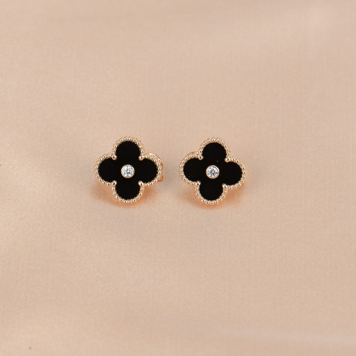[Clara Jewels]CLOVER MEDIUM 1 MOTIFS ONYX DIAMOND EARRINGS