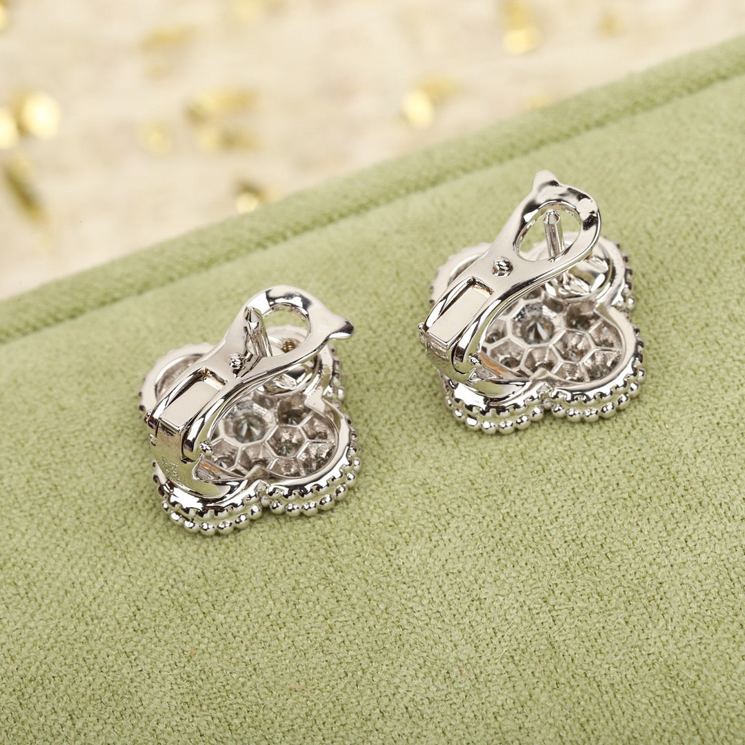[Clara Jewels]CLOVER DIAMOND STUD EARRINGS