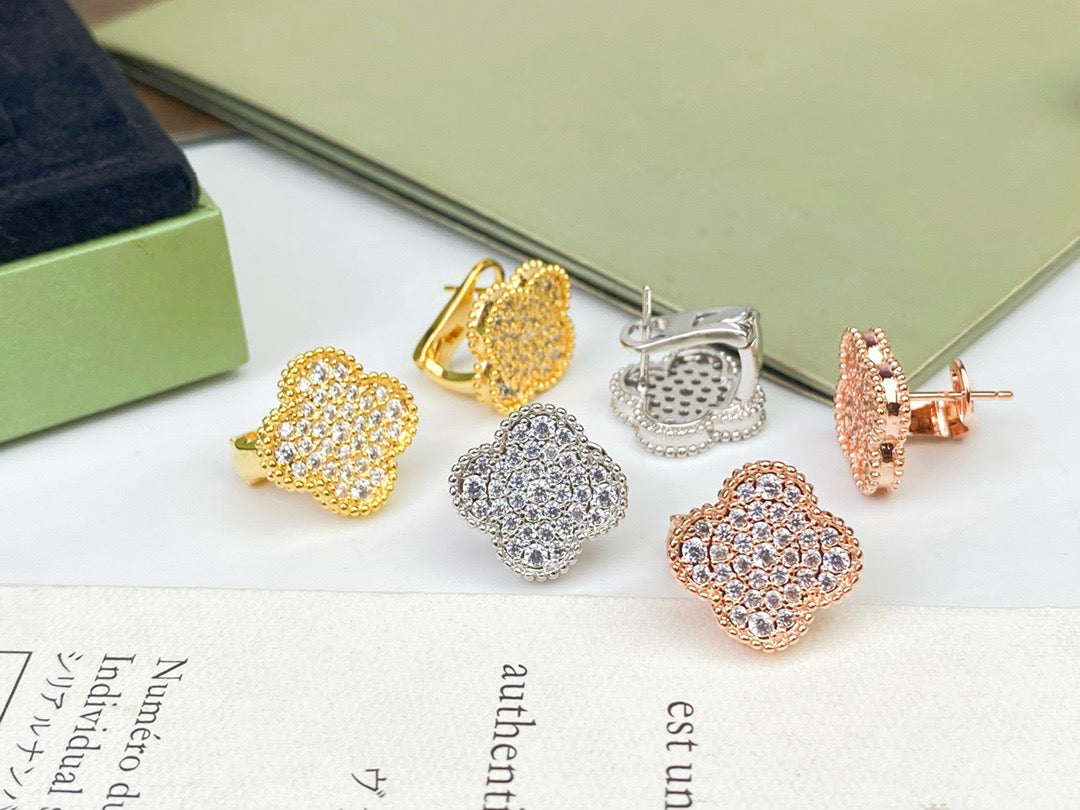 [Clara Jewels]CLOVER DIAMOND STUD EARRINGS