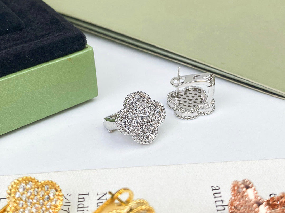 [Clara Jewels]CLOVER DIAMOND STUD EARRINGS