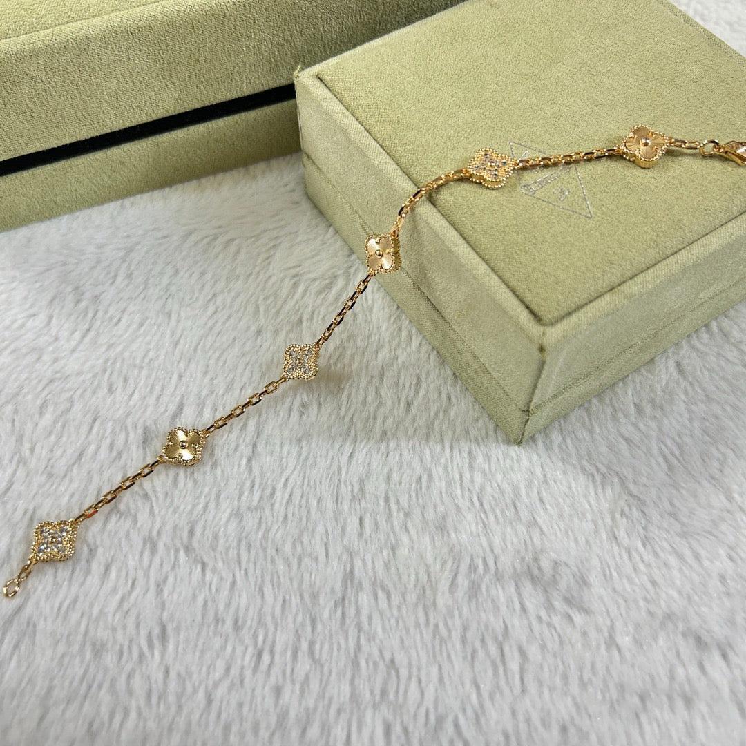 [Clara Jewels]CLOVER 6 MOTIF DIAMOND LASER BRACELET