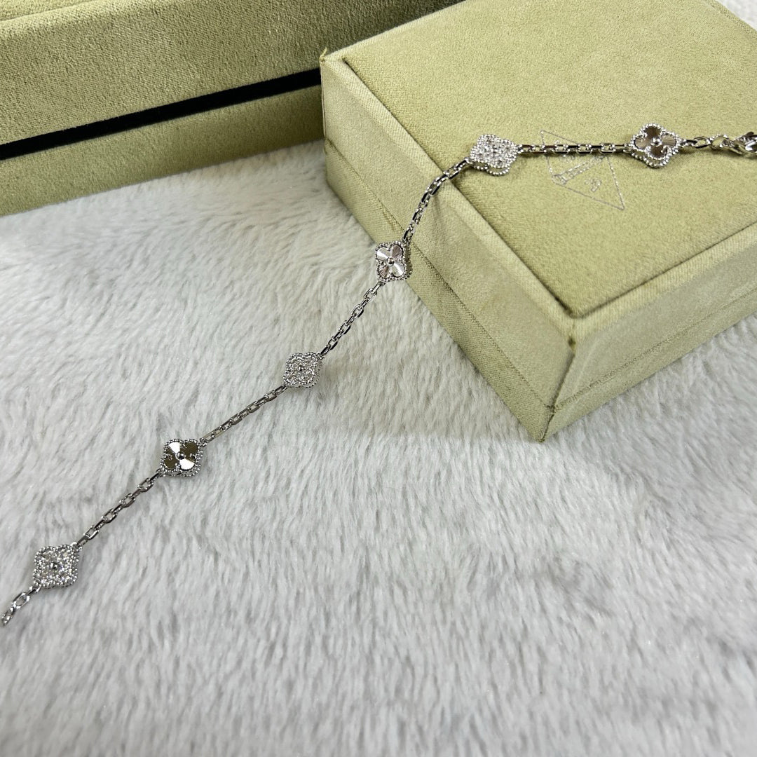 [Clara Jewels]CLOVER 6 MOTIF DIAMOND LASER BRACELET