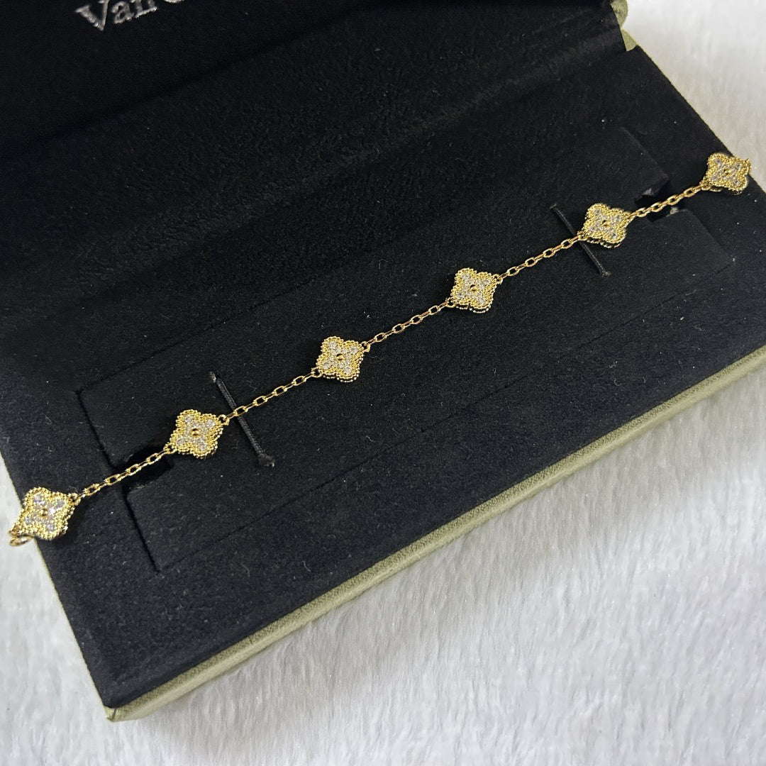 [Clara Jewels]CLOVER 6 MOTIF DIAMOND BRACELET