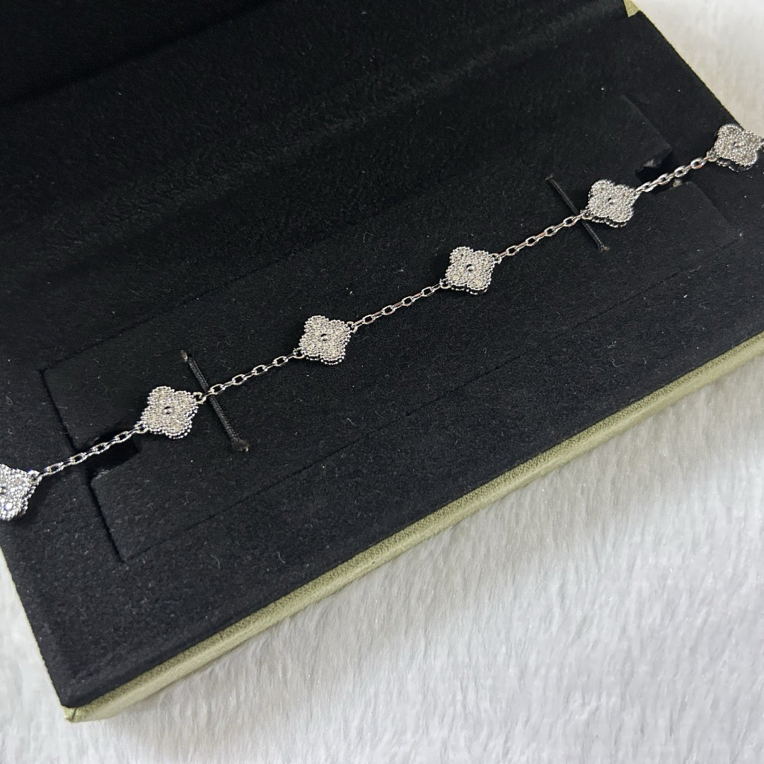 [Clara Jewels]CLOVER 6 MOTIF DIAMOND BRACELET