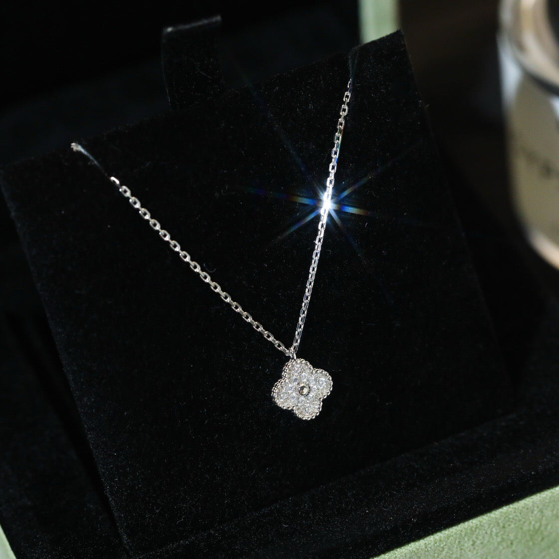 [Clara Jewels]CLOVER MINI 9.5MM PENDANT DIAMOND NECKLACE