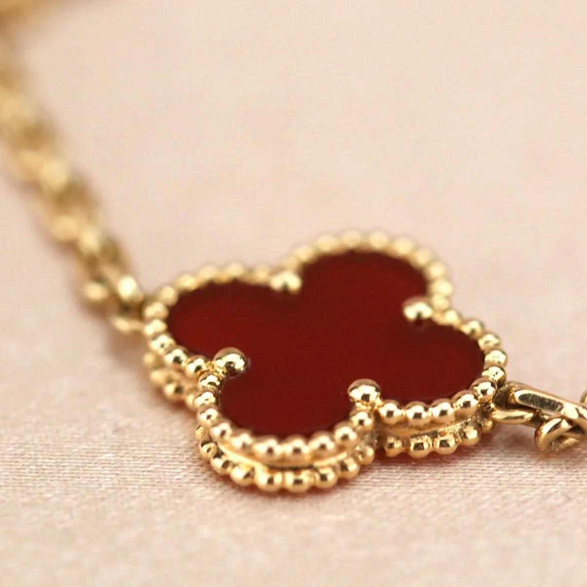 [Clara Jewels] CLOVER 5 MOTIF RED CORNELIAN BRACELET COLLECTION