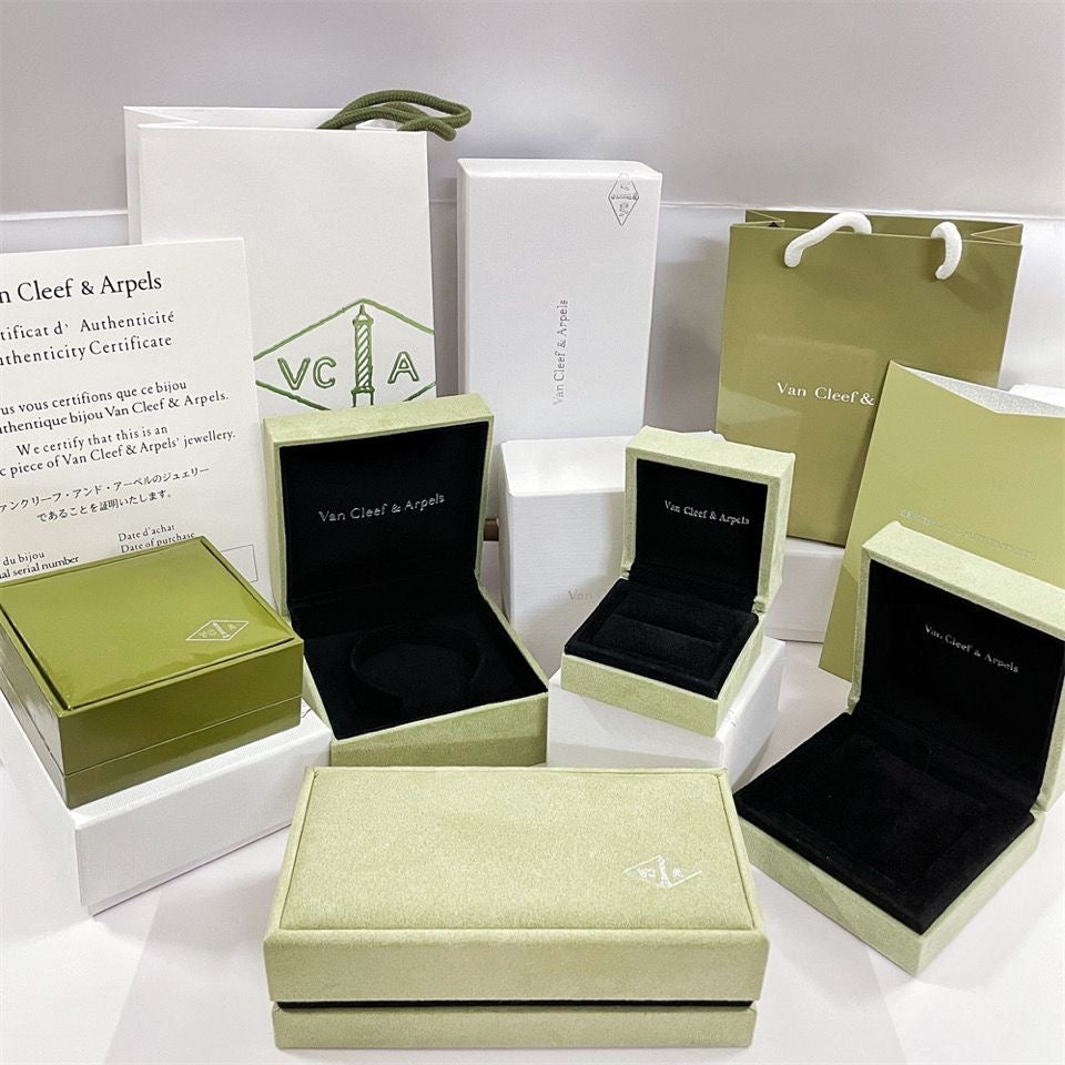 [Clara Jewels]VA CLOVER BRACELET NECKLACE RING BOX GIFT BAG