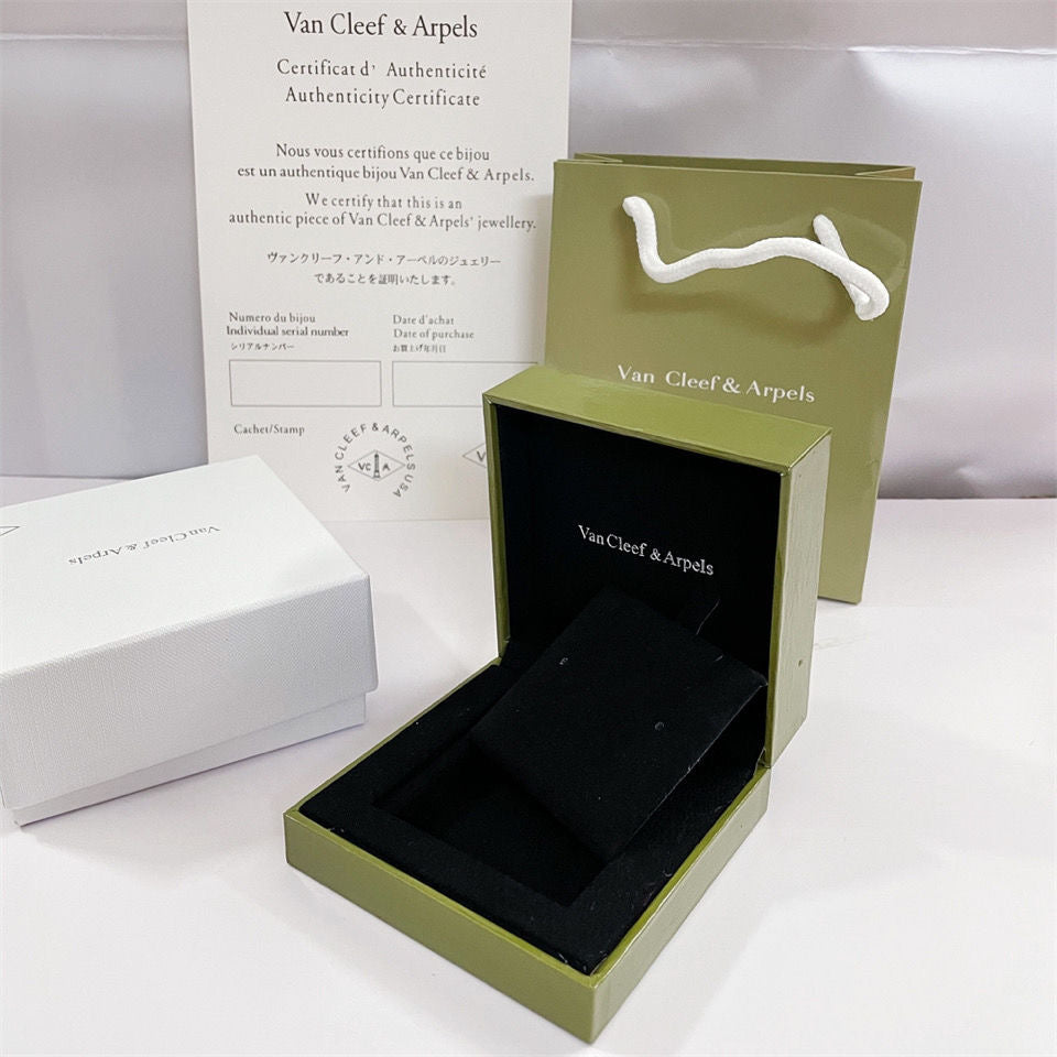 [Clara Jewels]VA CLOVER BRACELET NECKLACE RING BOX GIFT BAG