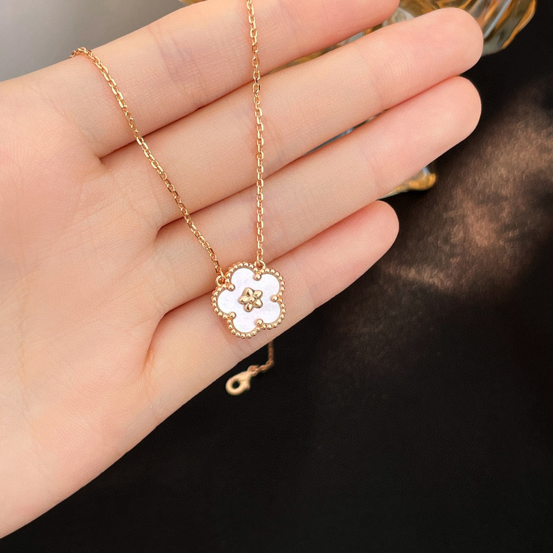 [Clara Jewels]LUCKY  WHITE MOP  PLUM BLOSSOM NECKLACE