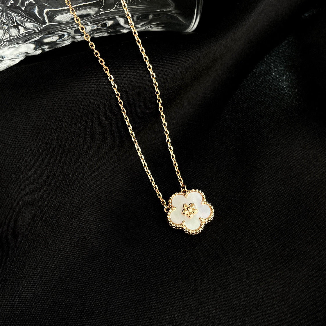 [Clara Jewels]LUCKY  WHITE MOP  PLUM BLOSSOM NECKLACE