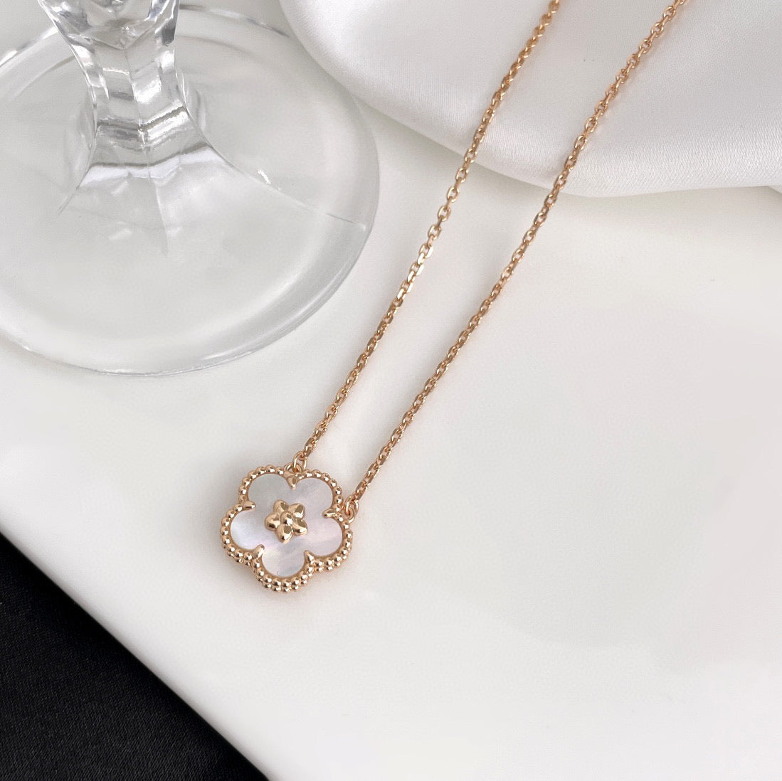 [Clara Jewels]LUCKY  WHITE MOP  PLUM BLOSSOM NECKLACE
