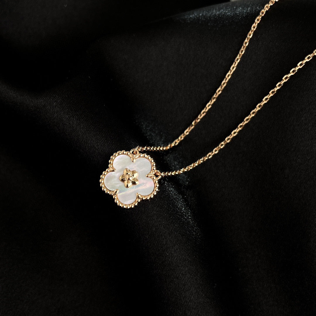 [Clara Jewels]LUCKY  WHITE MOP  PLUM BLOSSOM NECKLACE