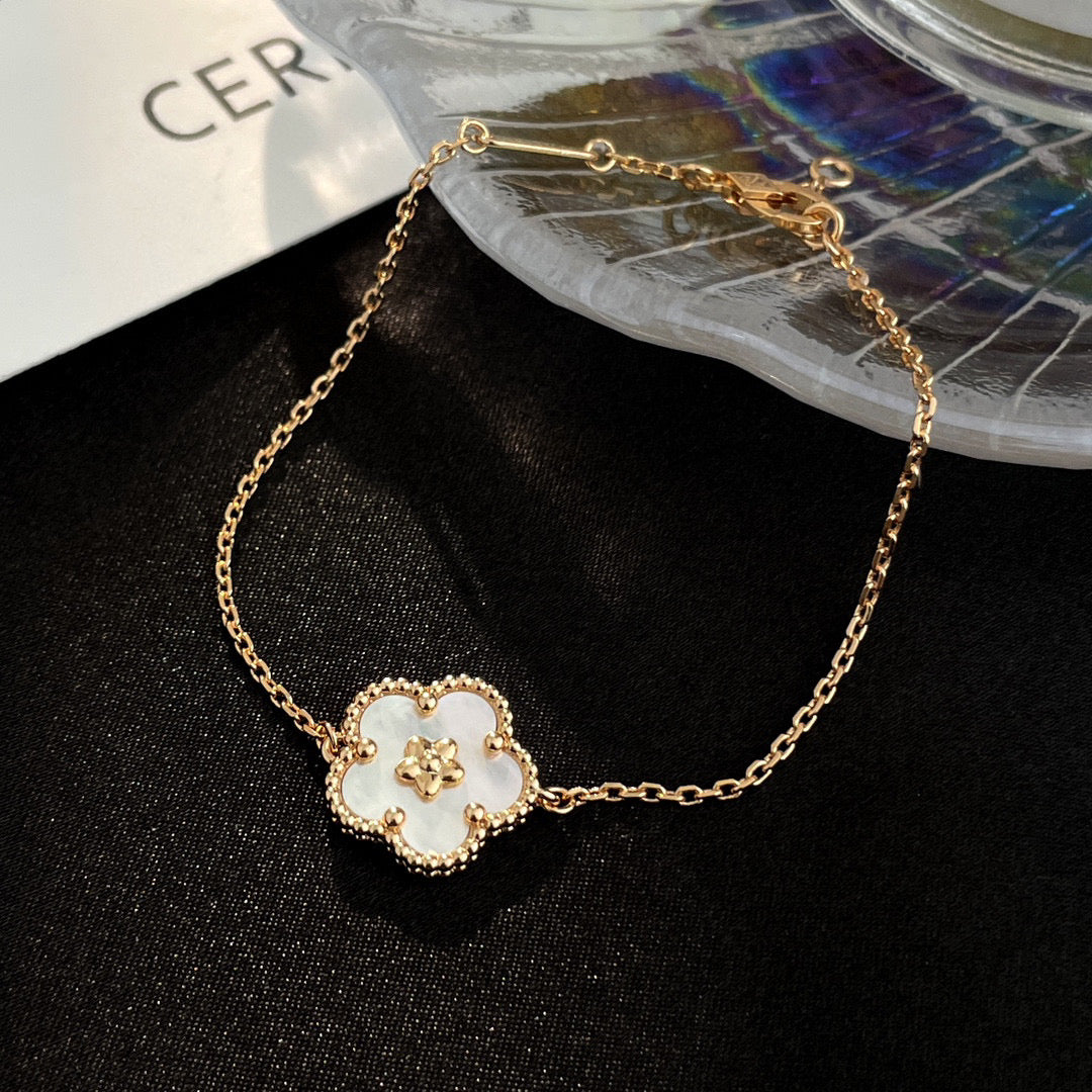 [Clara Jewels]LUCKY WHITE MOP PLUM BLOSSOM  BRACELET