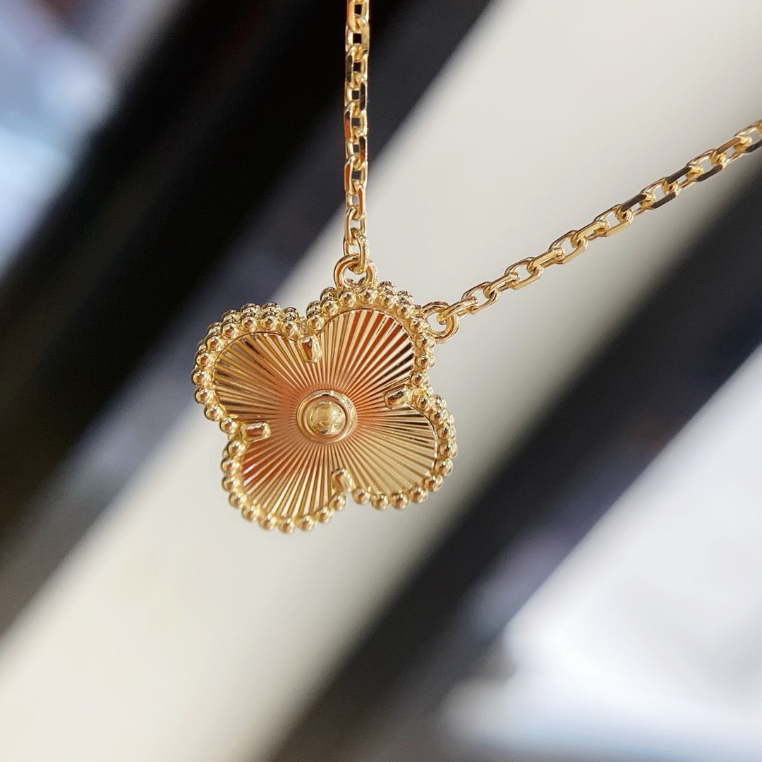 [Clara Jewels]CLOVER 15MM LASER NECKLACE