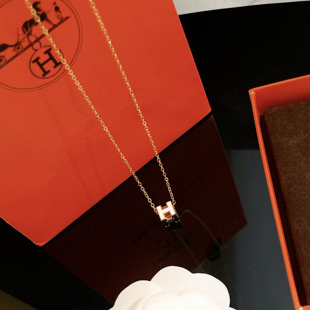[Clara Jewels]H WHITE SQUARE GOLD NECKLACE