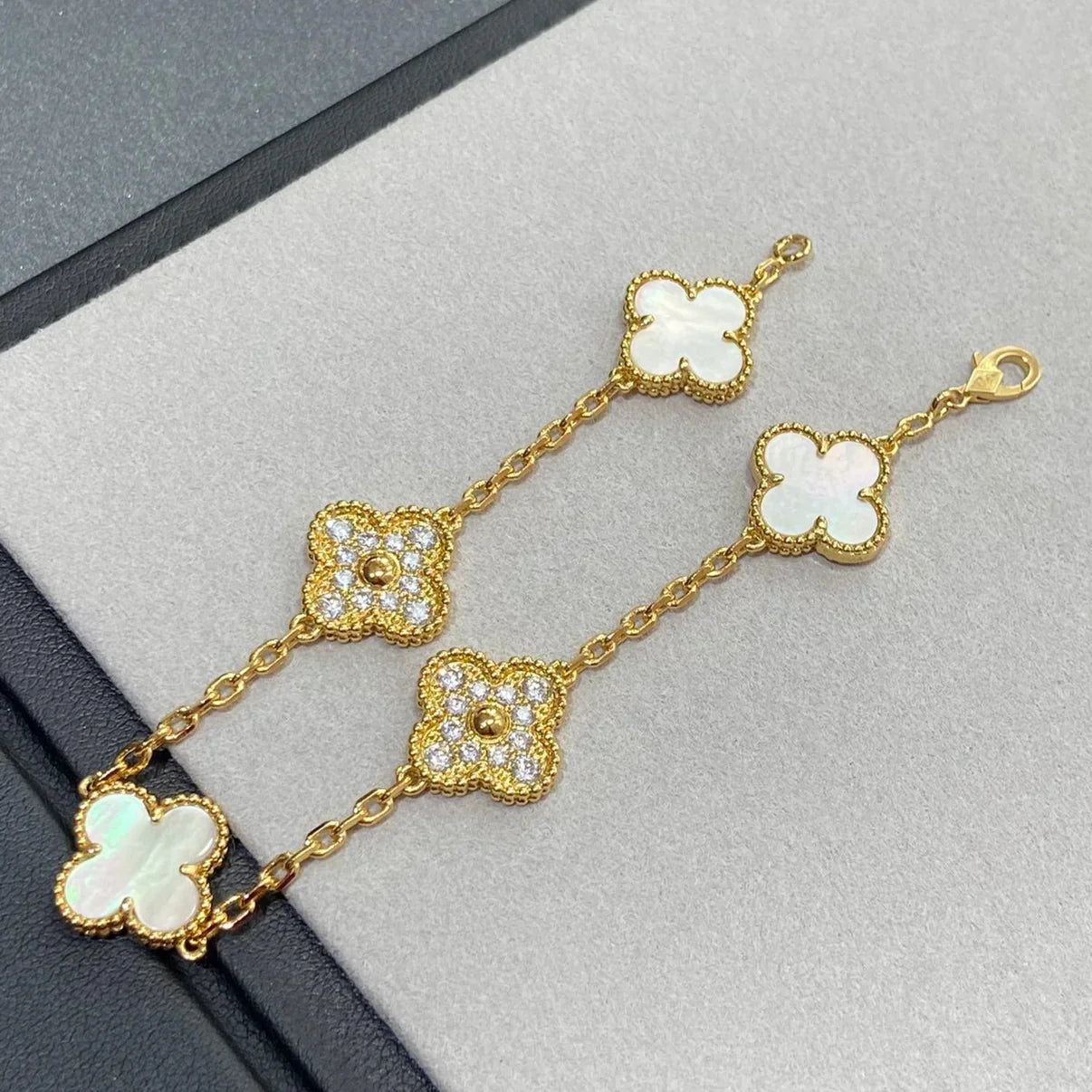 [Clara Jewels]CLOVER WHITE PEARL MOP 5 MOTIF BRACELET COLLECTION