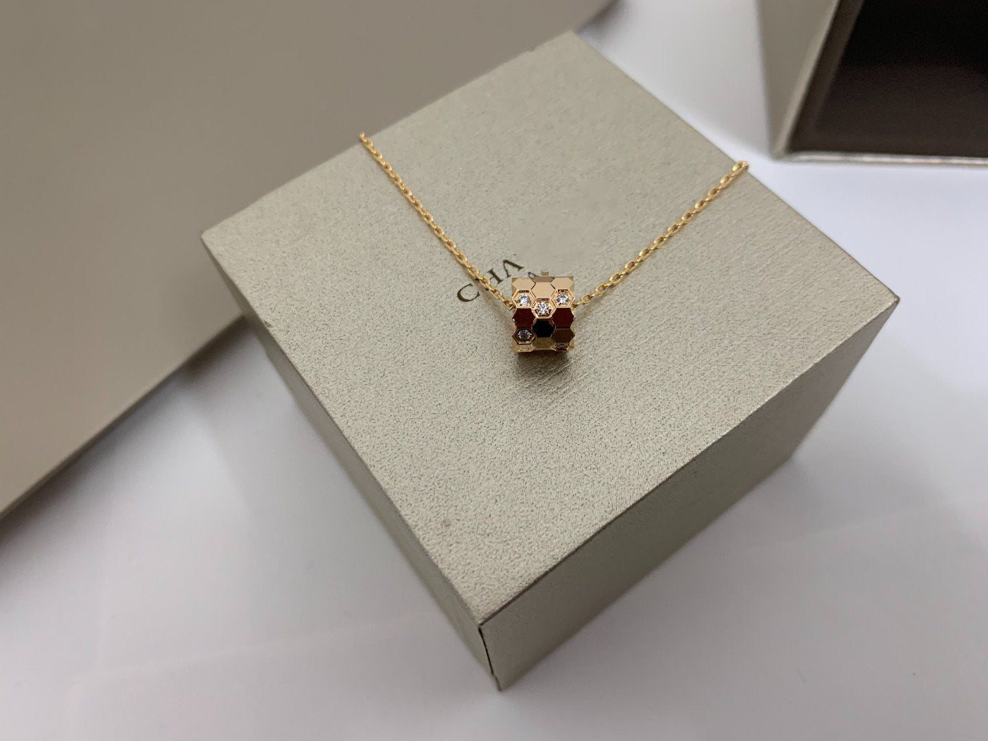 [Clara Jewels]BEE LOVE DIAMOND NECKLACE