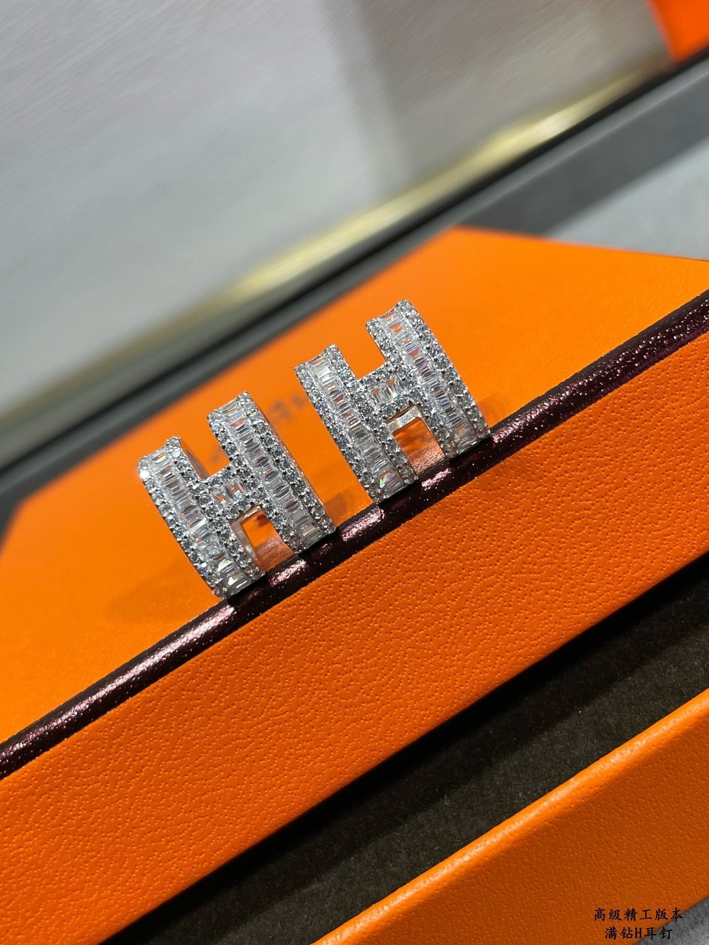 [Clara Jewels]H STUD EARRINGS WITH SILVER DIAMONDS