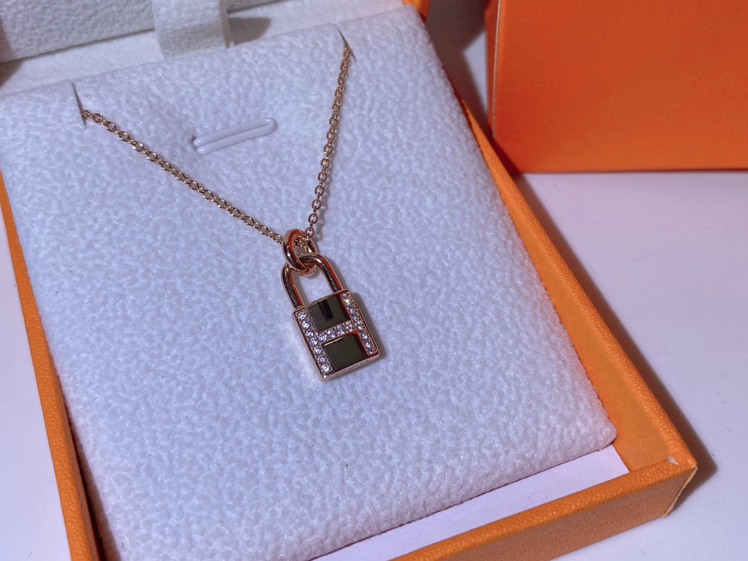 [Clara Jewels]HM ADVANCED NICHE LOCK HEAD NECKLACE DIAMONDS