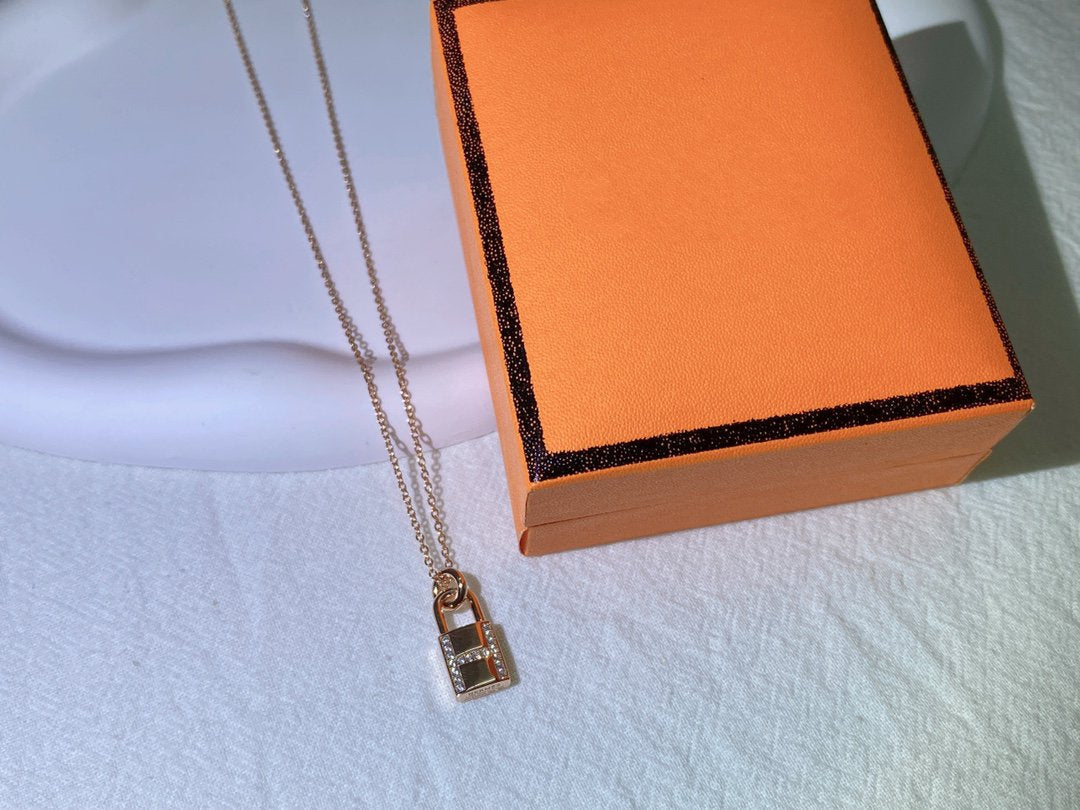 [Clara Jewels]HM ADVANCED NICHE LOCK HEAD NECKLACE DIAMONDS