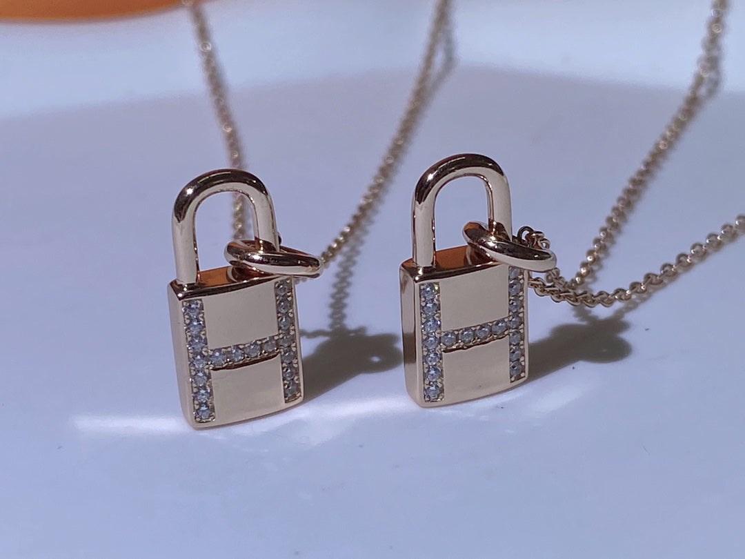 [Clara Jewels]HM ADVANCED NICHE LOCK HEAD NECKLACE DIAMONDS
