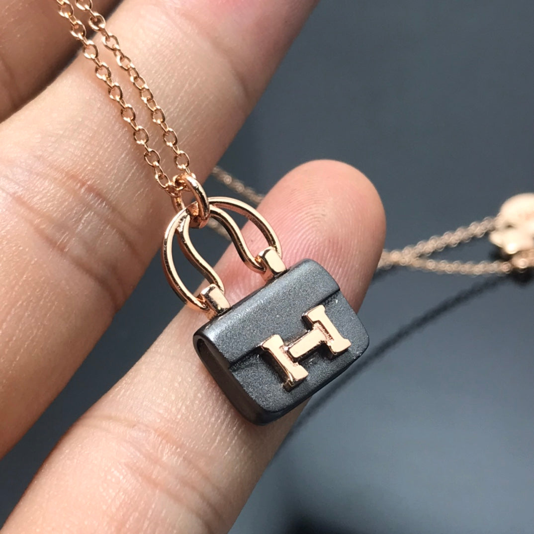 [Clara Jewels]WOMEN'S HM AMULETTES CONSTANCE PENDANT NECKLACE