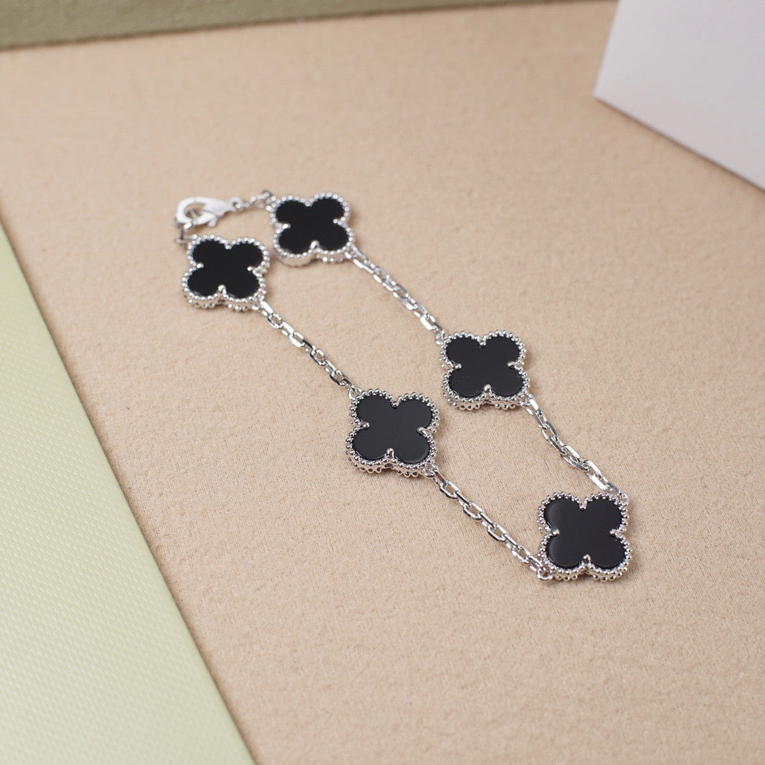 [Clara Jewels] CLOVER 5 MOTIF ONYXS BRACELET COLLECTION