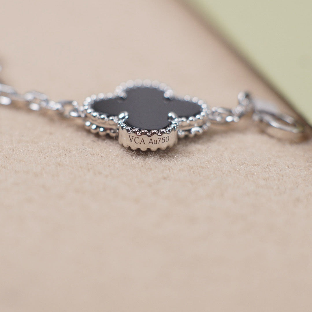 [Clara Jewels] CLOVER 5 MOTIF ONYXS BRACELET COLLECTION