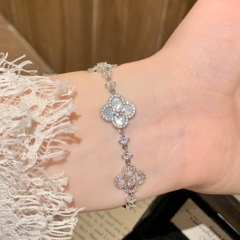 [Clara Jewels]CLOVER 5 MOTIF PINK BLUE RED WHITE BRACELET