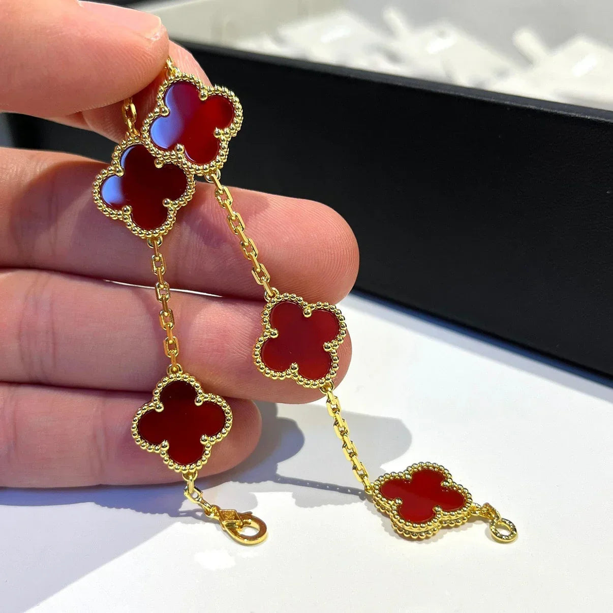 [Clara Jewels] CLOVER 5 MOTIF RED CORNELIAN BRACELET COLLECTION