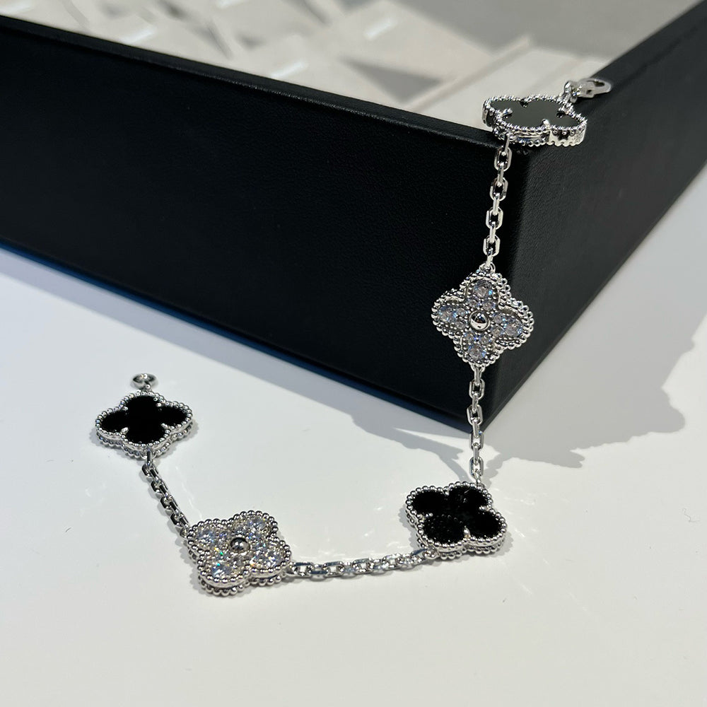 [Clara Jewels] CLOVER 5 MOTIF ONYXS BRACELET COLLECTION