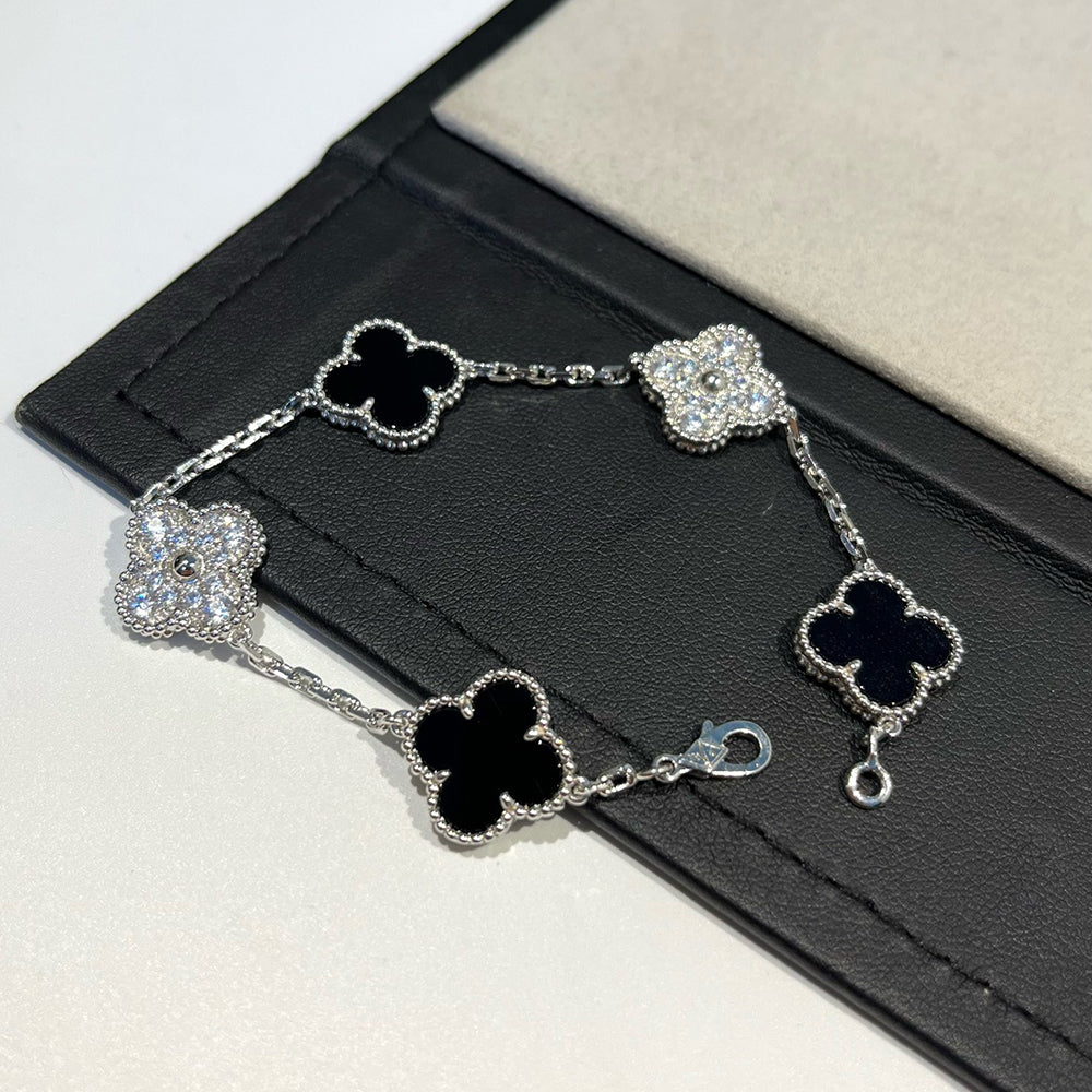 [Clara Jewels] CLOVER 5 MOTIF ONYXS BRACELET COLLECTION